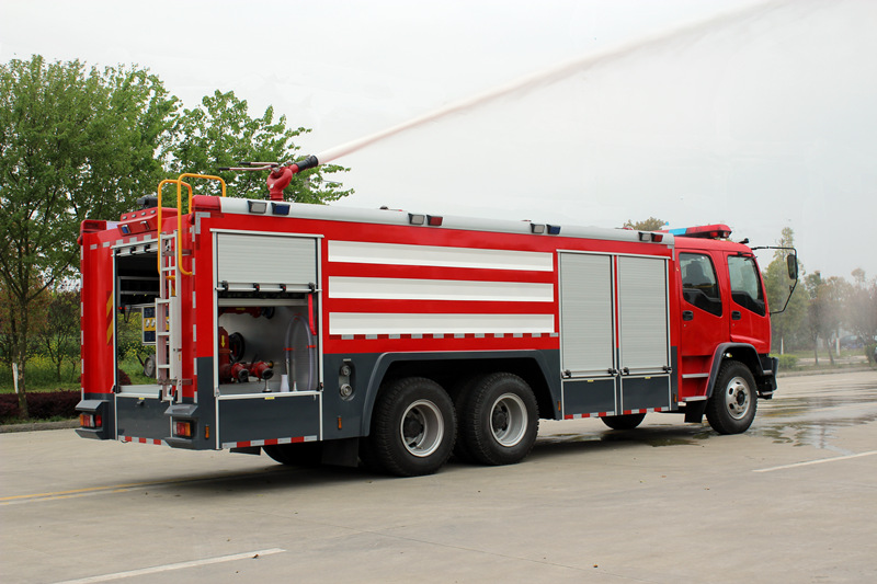 HOWO 4X2 7.5CBM foam water fire fighting truck