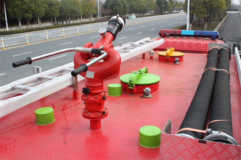 Isuzu GIGA 6 CBM foam fire truck