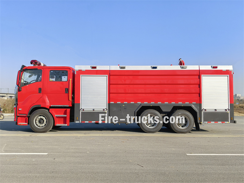 Isuzu GIGA 6X4 10000L foam water fire truck